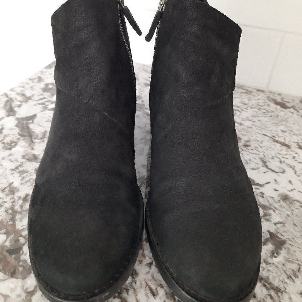 Eileen  Fisher Black Boots Size 7‎